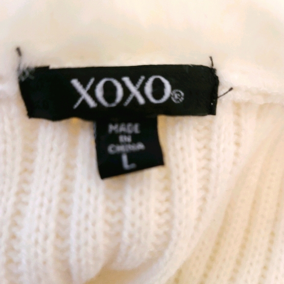 NWOT XOXO FAUX FUR VEST - Picture 7 of 8